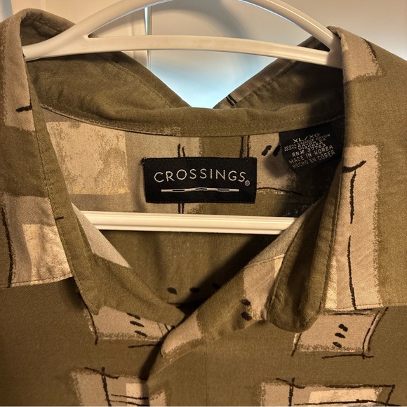 Crossing Patterned Men’s button up - Size XL - Picture 2 of 3